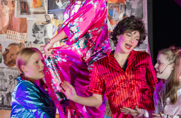 During the sleepover, seniors Valentina Rivera and Lulu Warren act out alongside freshmen Bryar Sapp and Alyssa Giles during a full run-through of the show on Jan. 16.